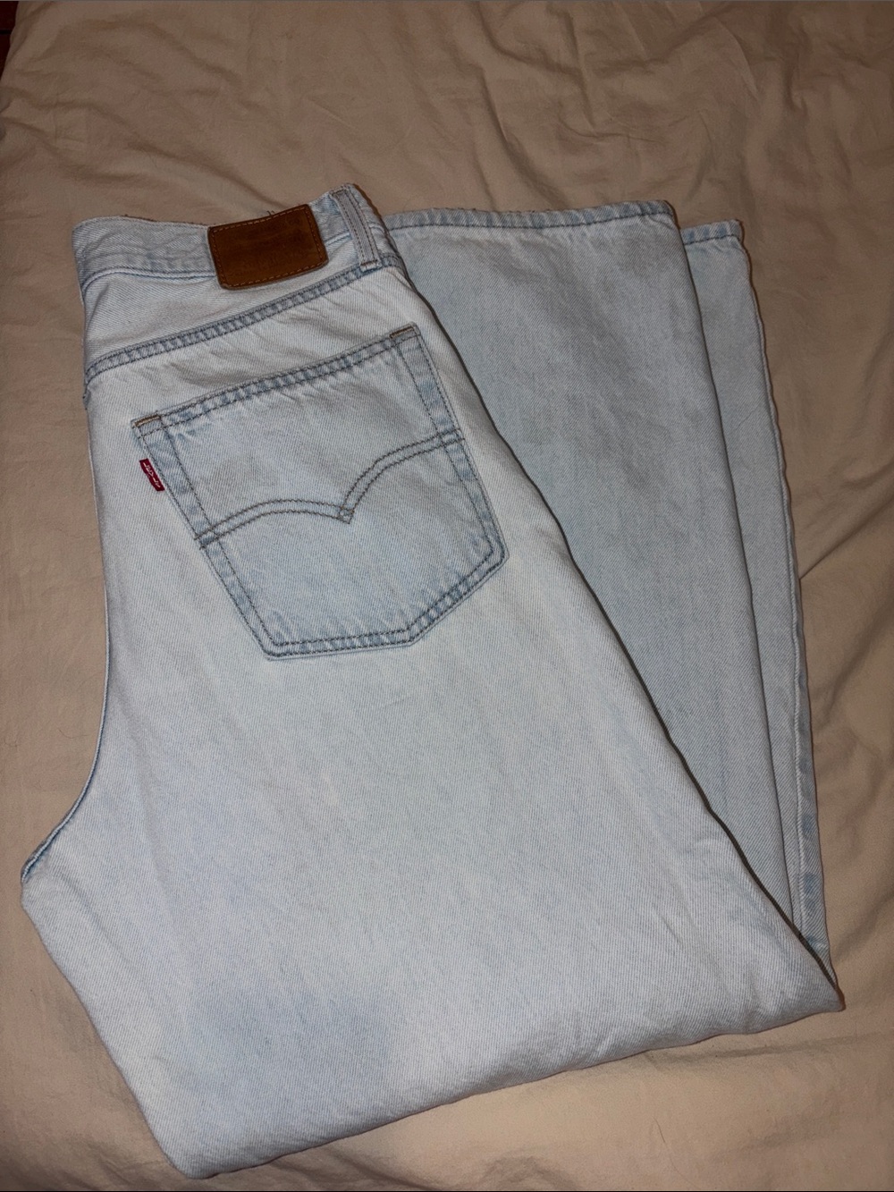 Levi's Light Blue Jeans — Relaxed Fit Denim